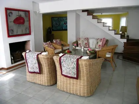 Casa 6 ambientes con 3 baños
