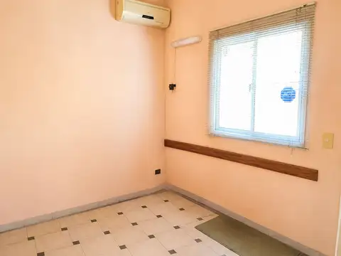 Casa 5 ambientes con 1 baño