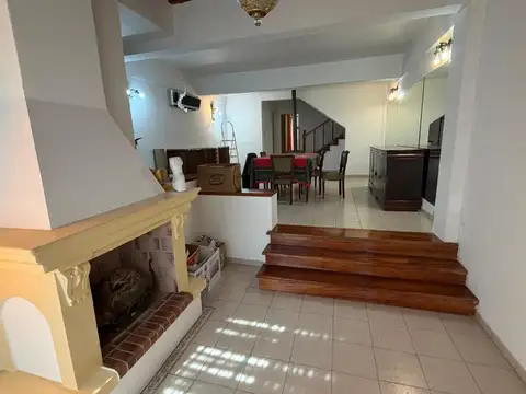 Depto Tipo Casa en Alquiler en Chacarita, USD 2.000