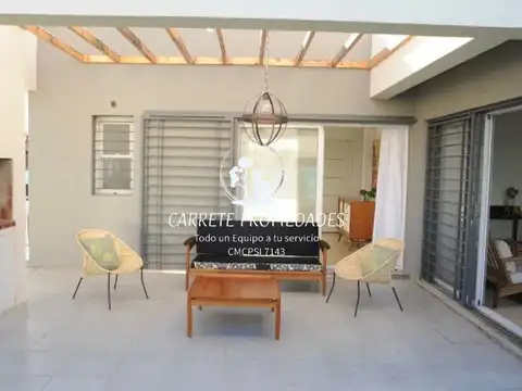 Casa en Venta con 2 cocheras