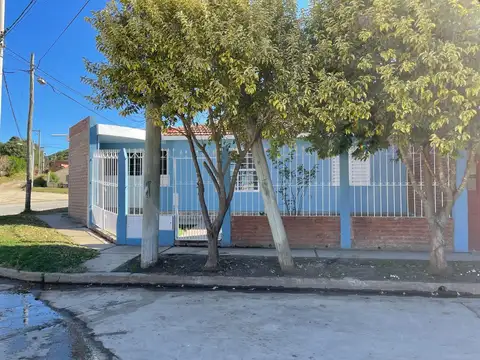 Casa en esquina - Barrio Portal Guemes