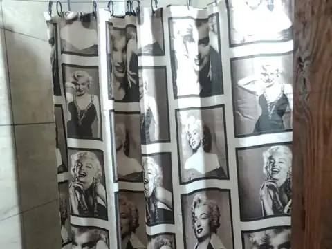 Las Rosas e/ Las Verbenas y Los Claveles