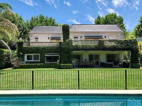 Casa en Alquiler de 3 dormitorios