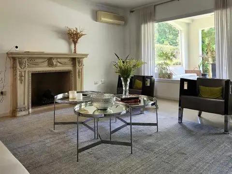 Casa en Alquiler con 5 cocheras
