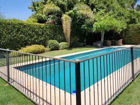 Casa 4 ambientes con 5 baños