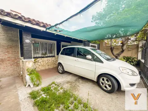 Casa en venta - 2 Dormitorios 1 Baño - 330Mts2 - Caseros