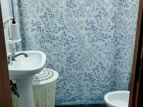 Casa 6 ambientes con 2 baños