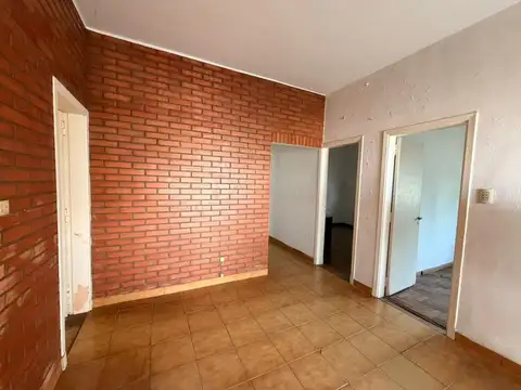 Casa 5 ambientes con 1 baño