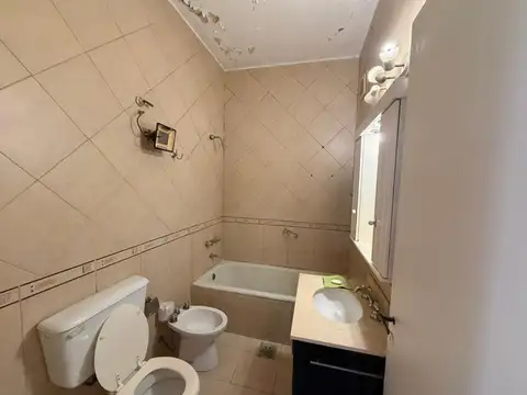 CASA EN VENTA 5 AMBIENTES CON LOCAL APTO CREDITO
