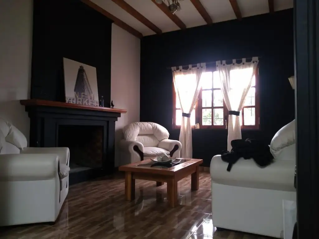 Sarmiento e/ Gonela y Maipú