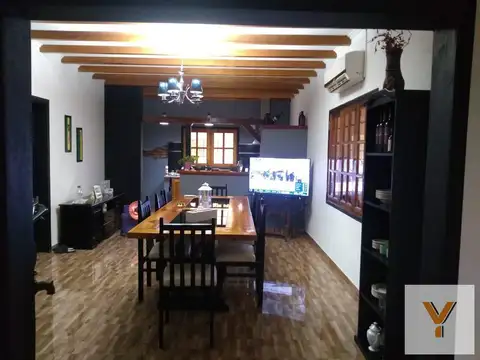 Sarmiento e/ Gonela y Maipú