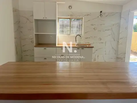 Vende casa en Maldonado Park de 4 dormitorios.