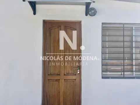 Vende casa en Maldonado Park de 4 dormitorios.