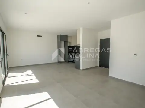 Casa 3 ambientes con 2 baños