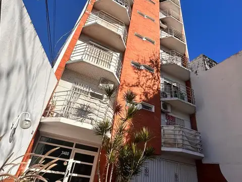 Departamento 1 AMB 1/2 con balcon a la calle - Centro de Santos Lugares