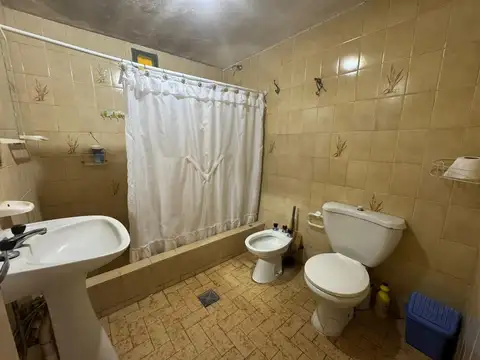 Casa quinta c/pileta y amplio parque distribuido en 4 lotes