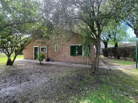 Casa quinta c/pileta y amplio parque distribuido en 4 lotes