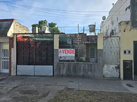 Inmuieble con 2 viviendas (una al frente y otra interna)