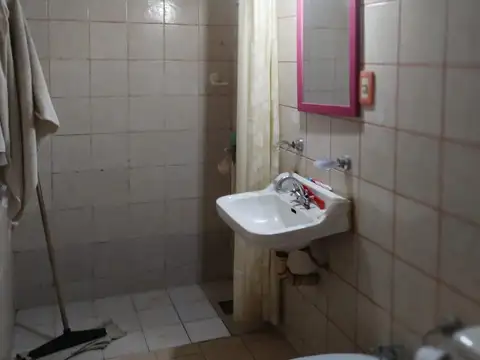 Casa 6 ambientes con 2 baños