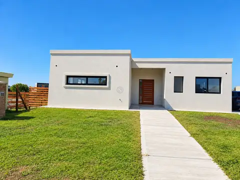 Casa Chalet  en Venta en Santa Elisa, Pilar del Este, Pilar
