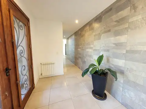 Casa en Venta con 6 cocheras