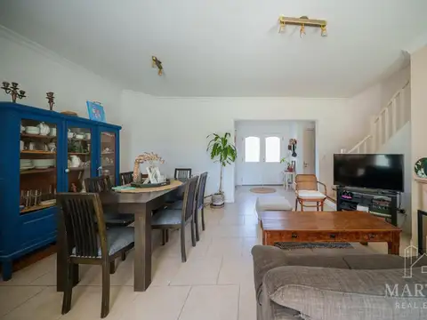 Casa 5 ambientes con 4 baños