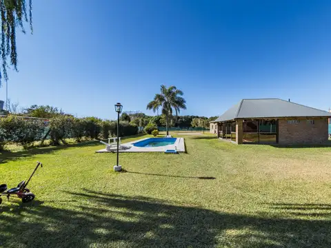 Casa en Venta en Villa Esquiu, Capital