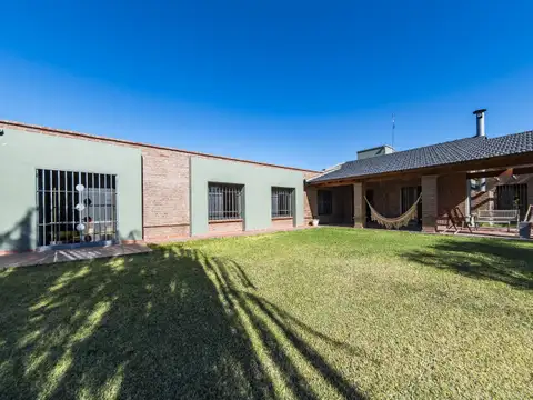 Casa de categoría. Escucho Oferta. Gran Oportunidad . Ideal vivienda o emprendimiento o invers...