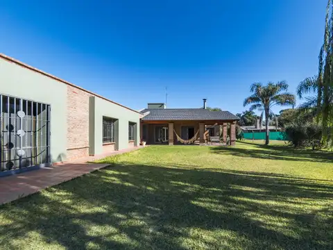 Casa en Venta con 4 cocheras