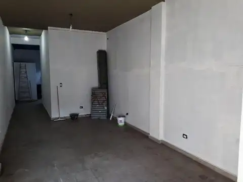 Local en Alquiler en Villa Luzuriaga, $ 500.000