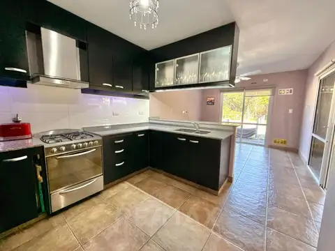 Casa 5 ambientes con 2 baños