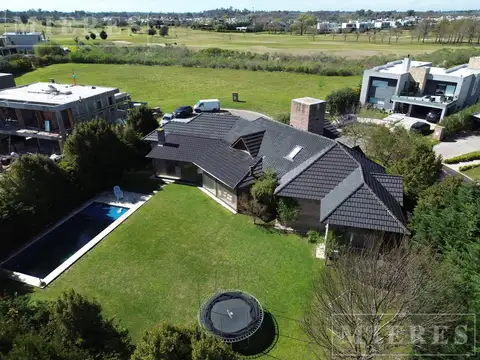 Casa en venta barrio Los Robles Haras Santa Maria, Loma verde