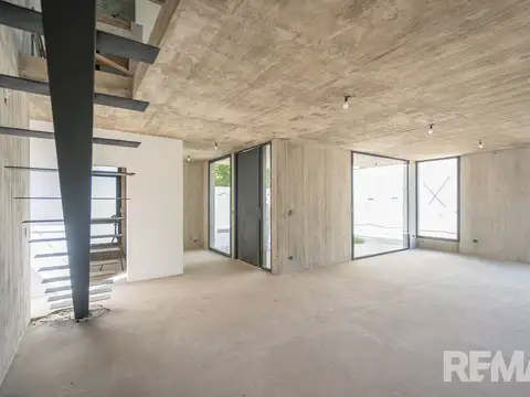 VENTA DE  CASA EN BARRIO CERRADO CON PORTON