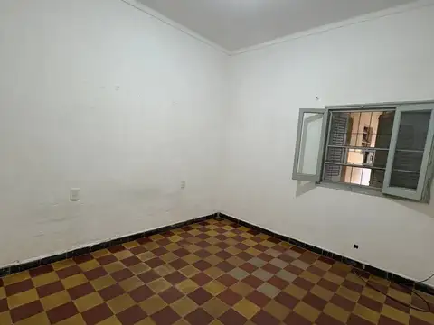 Casa de 2D y patio en alquiler