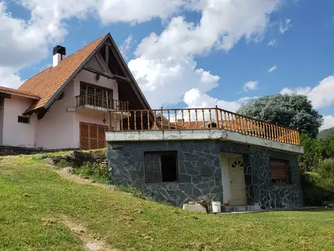 Casa en Venta en La Falda, USD 430.000