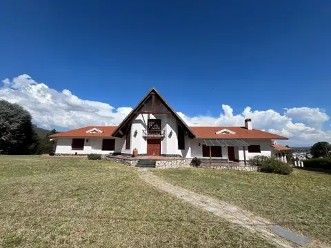 Casa 7 ambientes con 3 baños