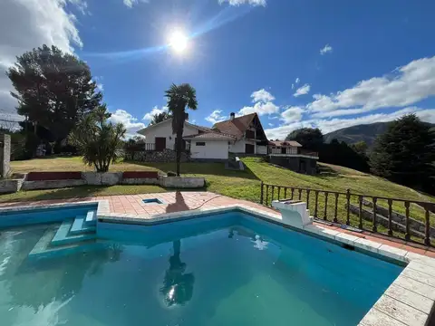VENTA CASONA EN LA FALDA SIN IGUAL APTO COMERCIAL