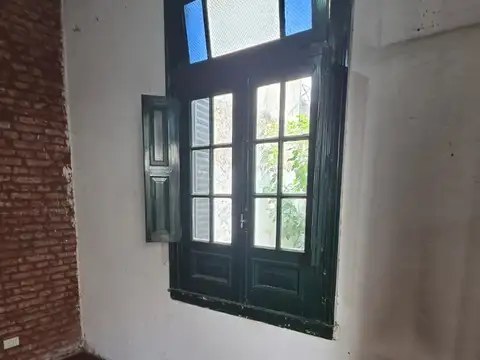 CASA SOBRE LOTE PROPIO PARA 2 FAMILIAS O REFACCIONAR