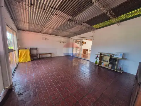 Casa 6 ambientes con 2 baños