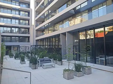 Oficina de 1 ambiente con cochera, baulera y balcón