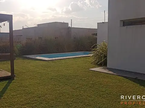 Casa 4 ambientes con 3 baños