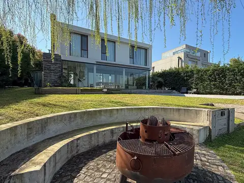Casa en Venta al Agua  en el Barrio Las tipas, Nordelta