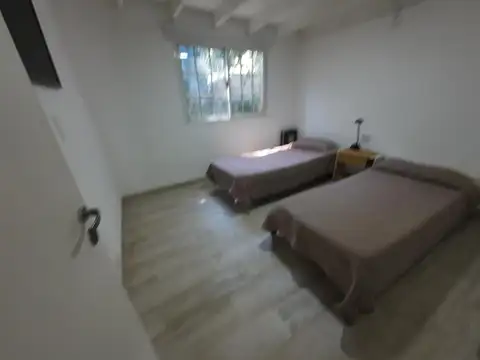 Casa 2 Dormitorios Pinamar Centro Cochera Y Patio