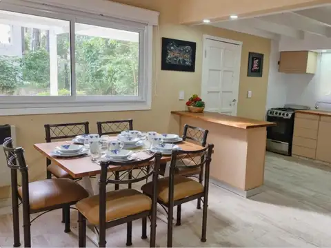 Casa 2 Dormitorios Pinamar Centro Cochera Y Patio