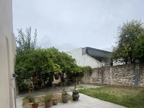 VENTA CASA 3 AMBIENTES C/JARDIN FLORIDA OESTE