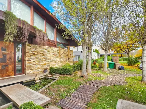 Casa 5 ambientes con 4 baños