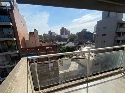 Monoambiente Luminoso con Balcón al Frente – Pueyrredón 1400