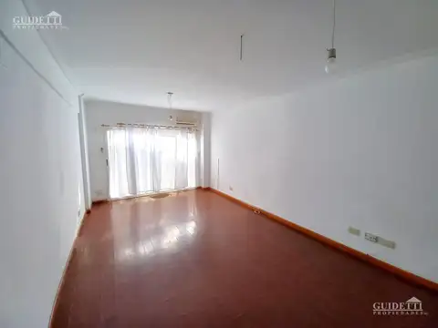 Alquiler de 1 ambiente en Coghlan con Patio