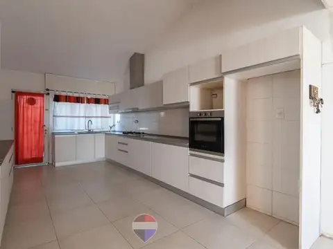 Casa 6 ambientes con 3 baños