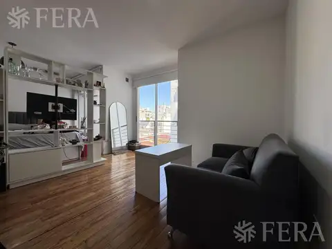 Venta monoambiente con balcón en Caballito